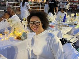 Dara Hudson, of Atlantic City, enjoys Le Diner en Blanc with Shermaine Gunter-Gary and other friends. Photo Credit: Mark Tyler
