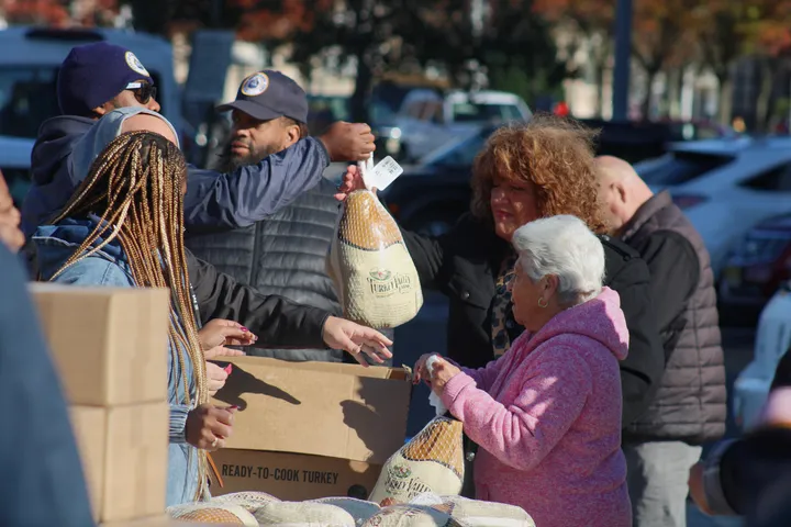 Thanksgiving Spurs Spirit of Goodwill